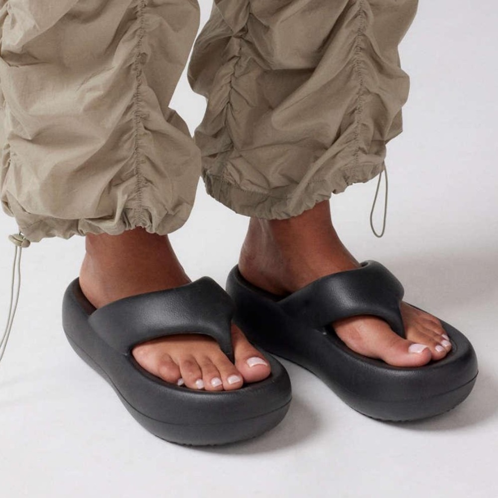 brand new jeffrey campbell chillaxin platform thong sandal flip flops